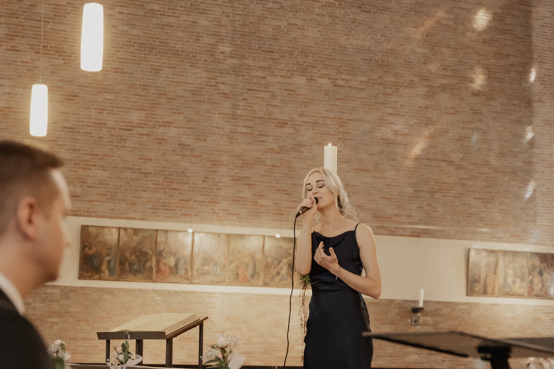 Hochzeitssängerin Susanne Schubert singt live bei einer Trauung in NRW